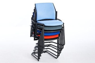 Freischwinger Stühle mit Armlehnen